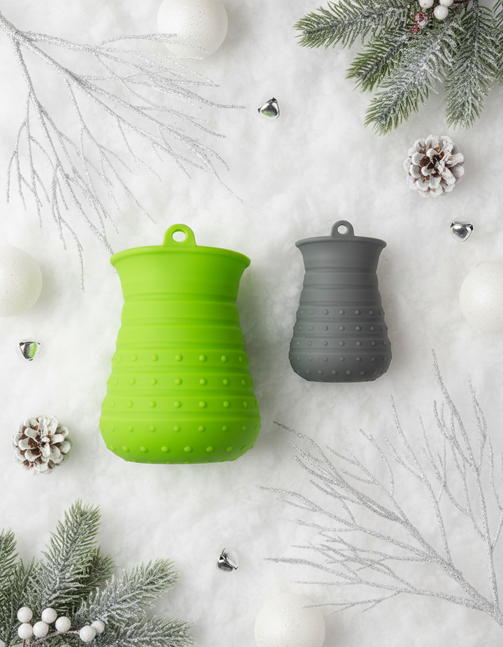 Lavapatas para mascotas en escena navideña de estudio