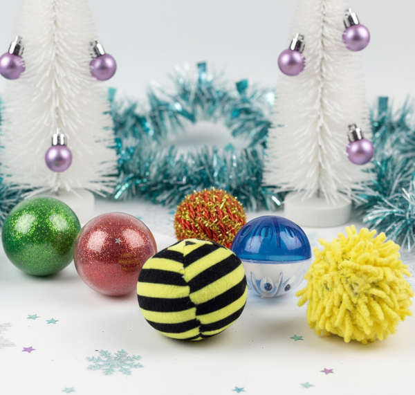 Pelotitas para gato en ambiente navideño